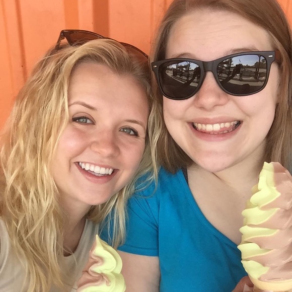 Meet Your Posher! - Picture 3 of 3